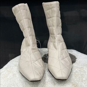 Chic Quilted Women's Boots, size 8,5